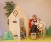 Im Theaterraum können sich die Kinder verkleiden, in andere Rollen schlüpfen und dabei ihre Kreativität, sprachliche und soziale Kompetenzen entwickeln.