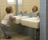 Wichtig ist es, den Kindern eine gesunde Ernährung, Hygiene, Selbstwahrnehmung und ein Gleichgewicht zwischen Anspannung und Entspannung näher zu bringen.